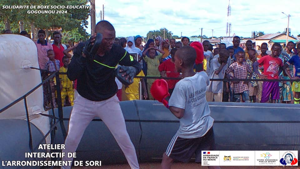 Activités interactives menées sur l'esplanade du Bureau d'arrondissement de SORI